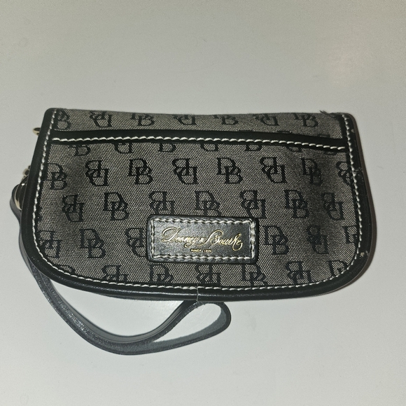 Dooney & Bourke black mini wristlet With Blue Duck Hangtag - Picture 2 of 7